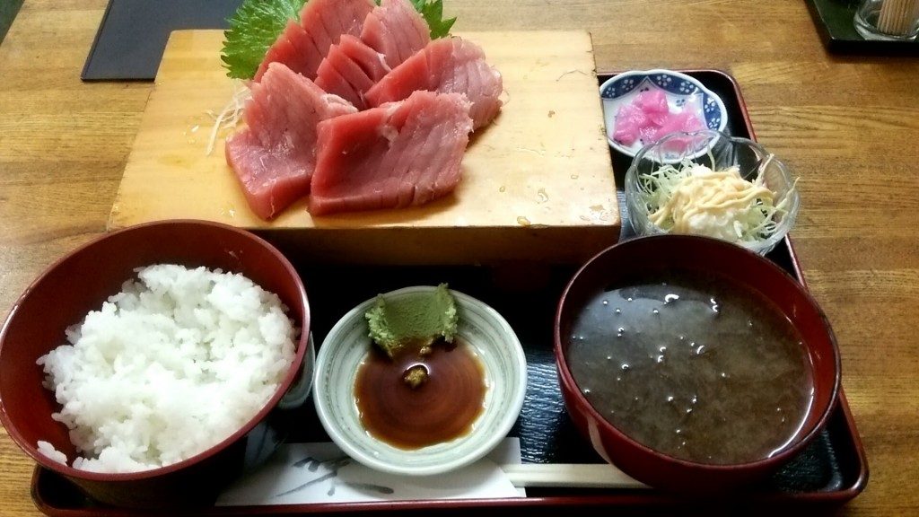 松戸 ランチ 駅近でデカネタ海鮮丼 お食事処 築地 で本まぐろ中トロ刺身定食を食べてきました A型人生の遊び場